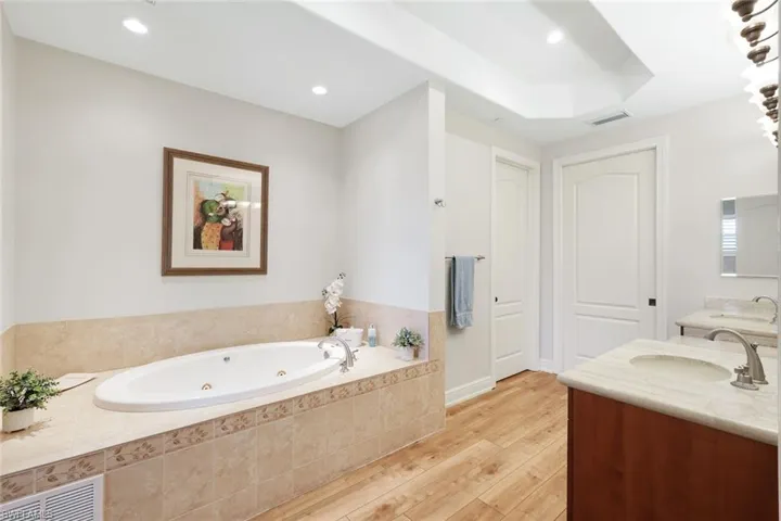 588 Avellino Isles Cir 20101, Naples, Florida 34119