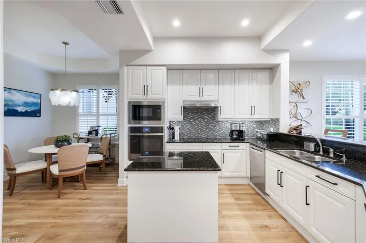 588  Avellino Isles  CIR, Naples, FL 34119