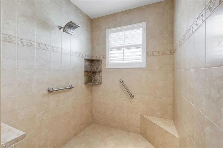 588 Avellino Isles Cir 20101, Naples, Florida 34119