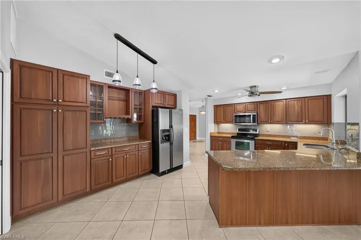 2522 Se 24th Ave, Cape Coral, Florida 33904