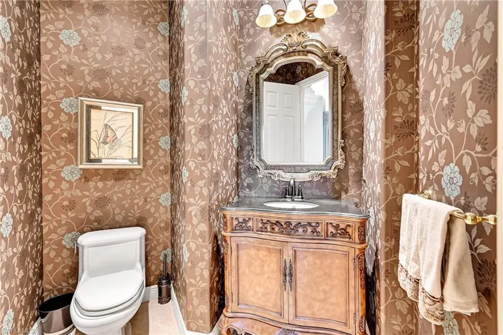 1/2 bath near den