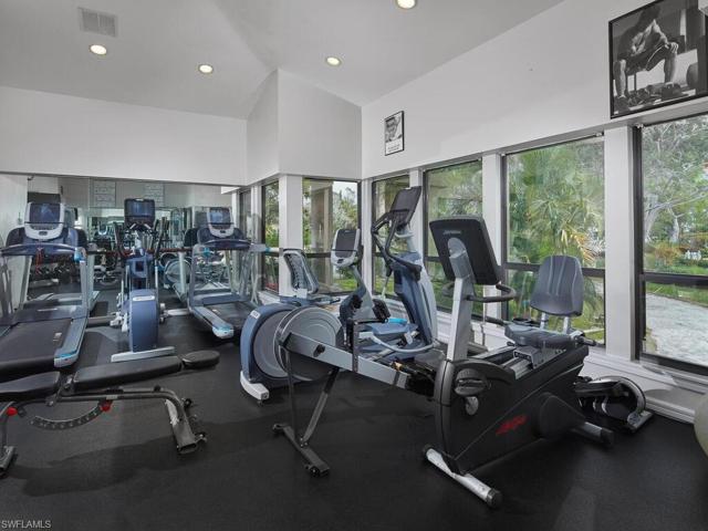 531  La Peninsula  BLVD, Naples, FL 34113