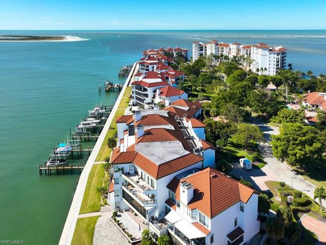 531  La Peninsula  BLVD, Naples, FL 34113