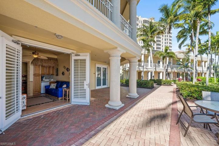 Your Private Cabana~ Poolside