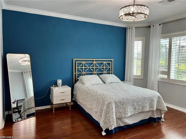 Guest bedroom, queen bed.