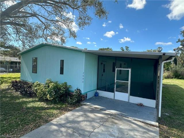 7606  Peyraud  DR, North Fort Myers, FL 33917