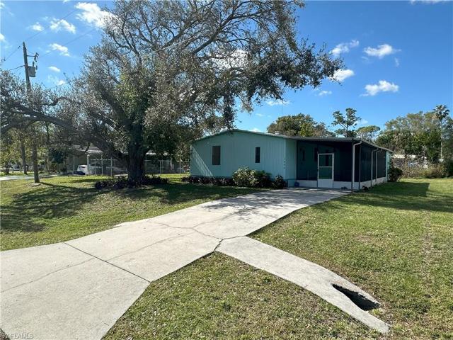 7606  Peyraud  DR, North Fort Myers, FL 33917