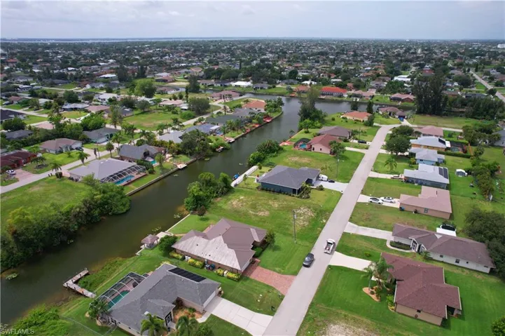 303 Ne 17th Pl, Cape Coral, Florida 33909
