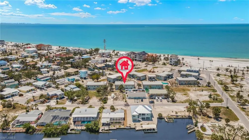 Drone / aerial view complex just a few steps from Gulf of Mexico