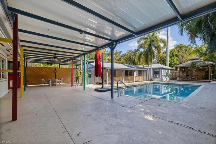 Huge Covered Lanai.