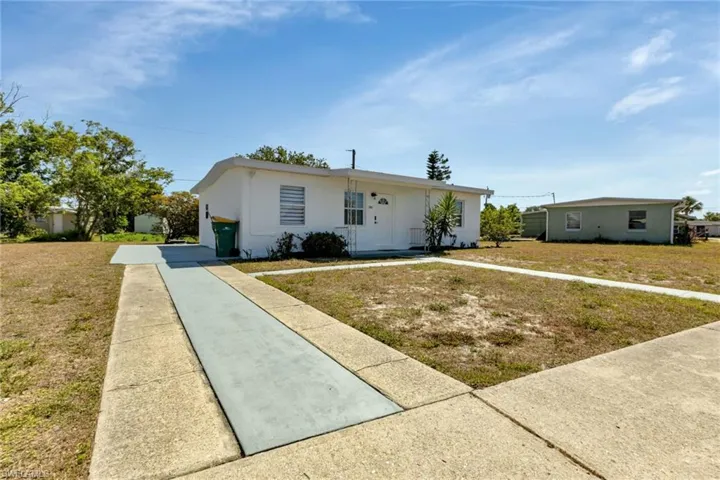 View of front of house featuring a front yard and a garage