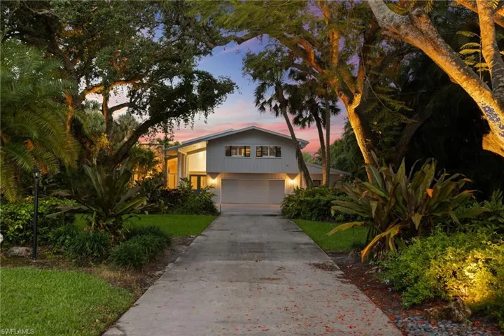 View of front of house with driveway and an attached garage