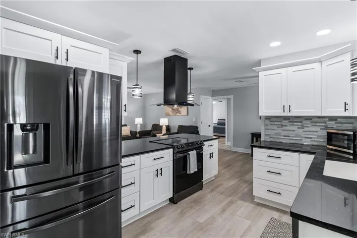 Well-appointed Kitchen & Gourmet Features.