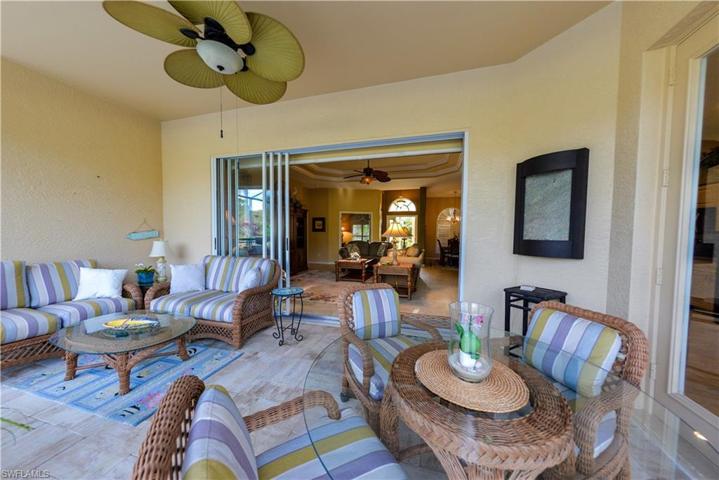 Outdoor dining around the pool