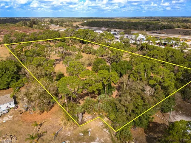 Aerial overview of property's location with property boundaries highlighted and a tree filled landscape