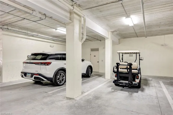 INCLUDED GOLF CART - 4 PERSON, PARKING WITH STORAGE