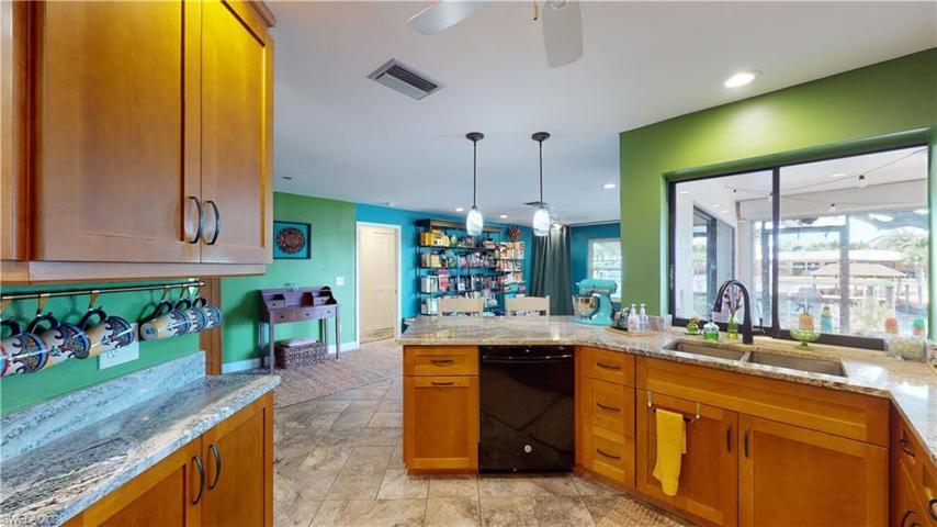716 SE 44th  ST, CAPE CORAL, FL 33904