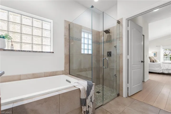 96 Glen Eagle Cir, Naples, Florida 34104