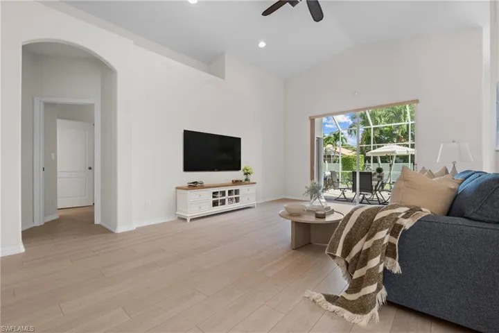 96 Glen Eagle Cir, Naples, Florida 34104