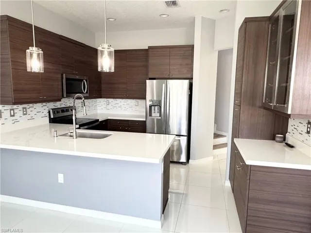 8984 Madrid Cir, Naples, Florida 34104