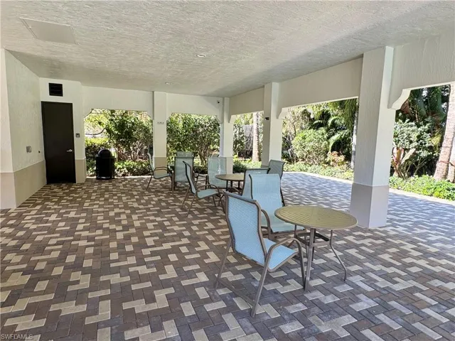 8984 Madrid Cir, Naples, Florida 34104