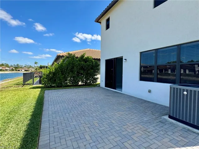 8984 Madrid Cir, Naples, Florida 34104