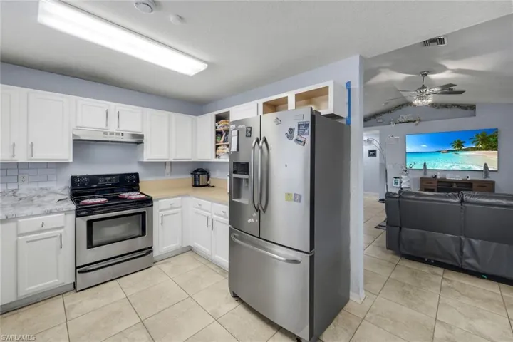 438 Willowbrook Dr, Lehigh Acres, Florida 33972