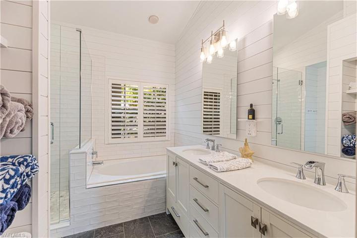 24821  Lakemont Cove  LN, Bonita Springs, FL 34134