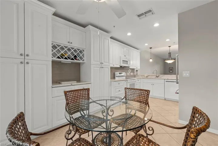3880 Sawgrass Way 2415, Naples, Florida 34112