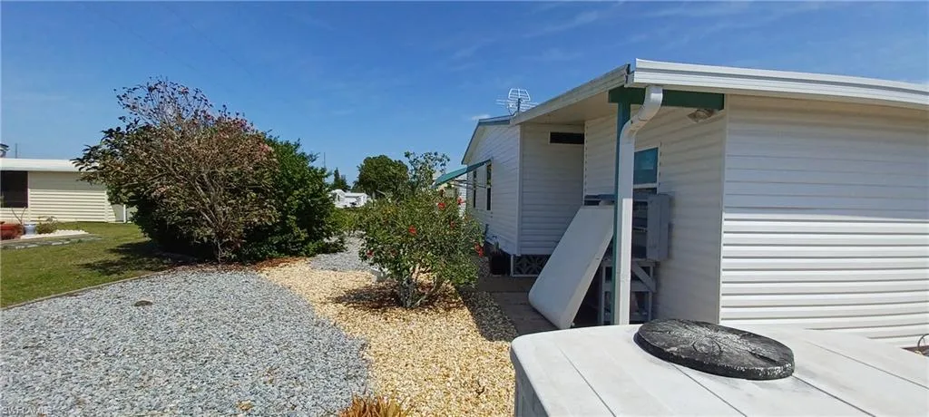 9210  Bonita  DR, North Fort Myers, FL 33903