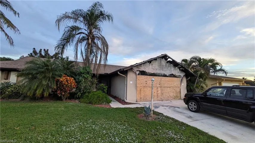 104 Fleur De Lis Ln, Naples, Florida 34112