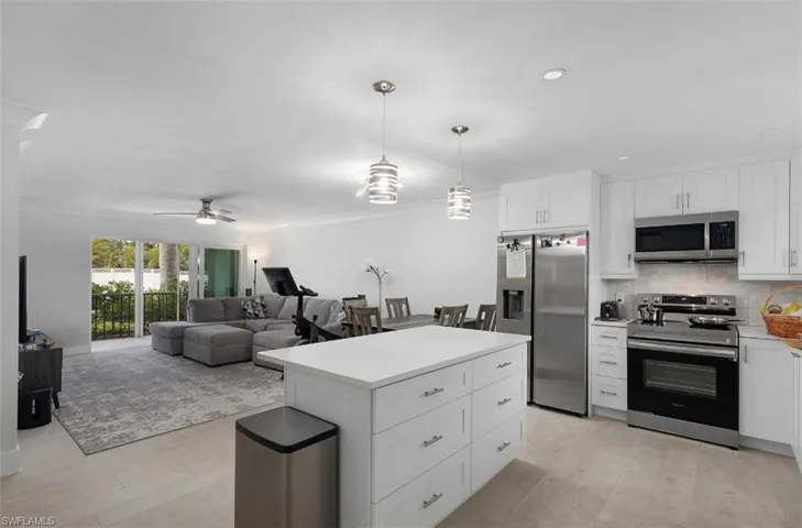 5 High Point Cir W # 112, Naples Fl 34103
