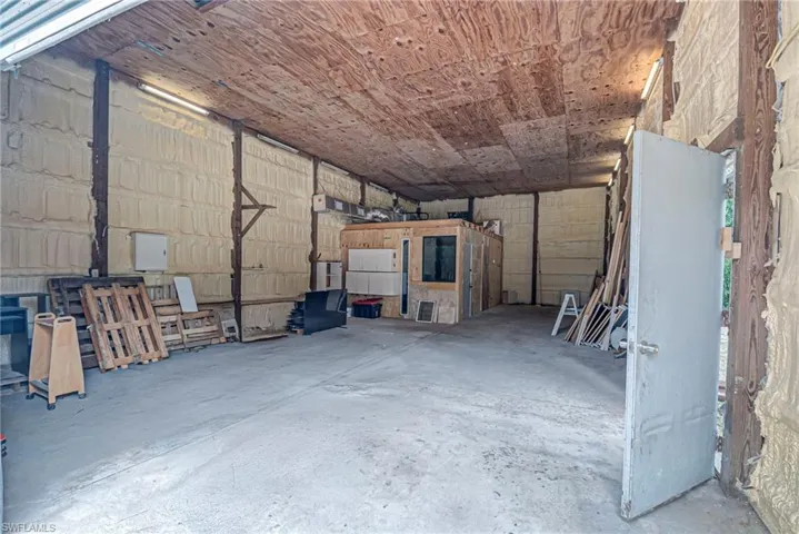 All 1300 sf of this outbuilding is Air Conditioned.  Imagine What you can do with this space.