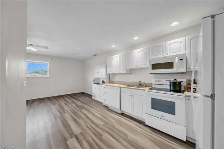 17324/17326 Whitewater Ct 326, Fort Myers Beach, Florida 33931