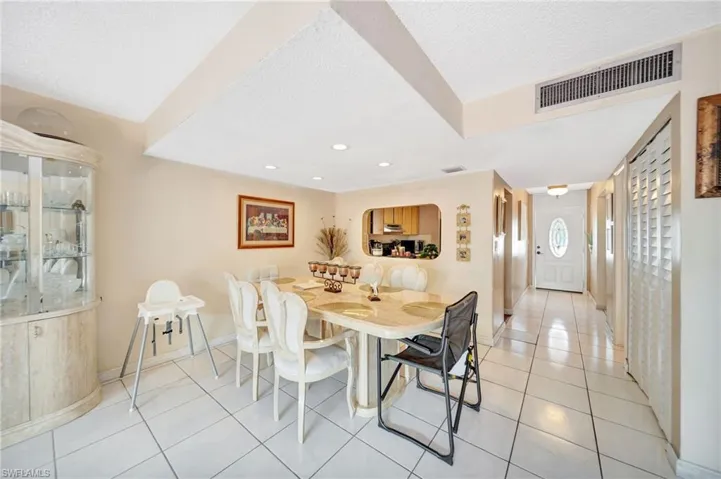 14154  Kendale Lakes  CIR, Miami, FL 33183