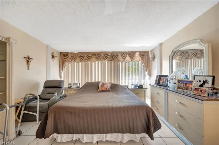 14154  Kendale Lakes  CIR, Miami, FL 33183