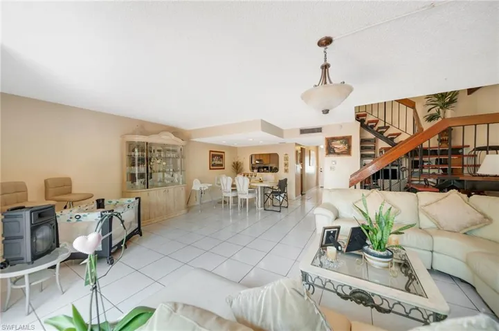 14154  Kendale Lakes  CIR, Miami, FL 33183