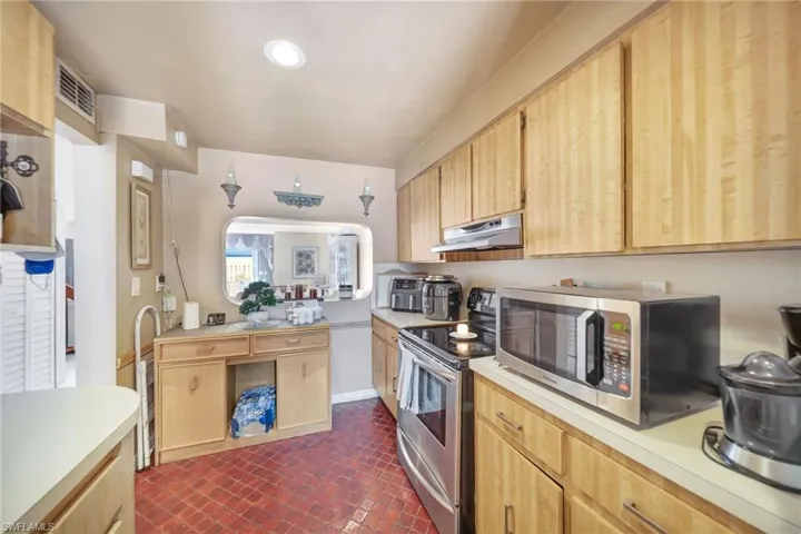 14154  Kendale Lakes  CIR, Miami, FL 33183