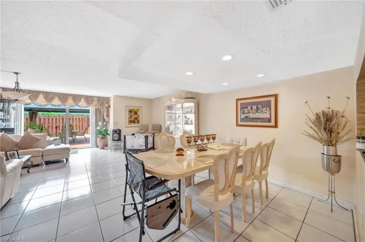 14154  Kendale Lakes  CIR, Miami, FL 33183