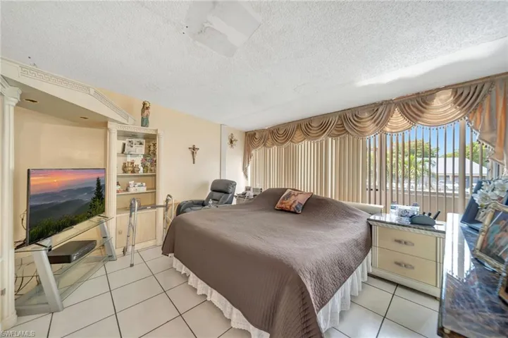 14154  Kendale Lakes  CIR, Miami, FL 33183