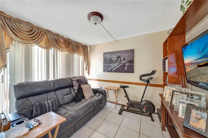 14154  Kendale Lakes  CIR, Miami, FL 33183