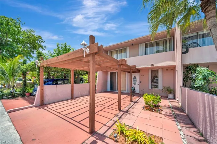 14154  Kendale Lakes  CIR, Miami, FL 33183