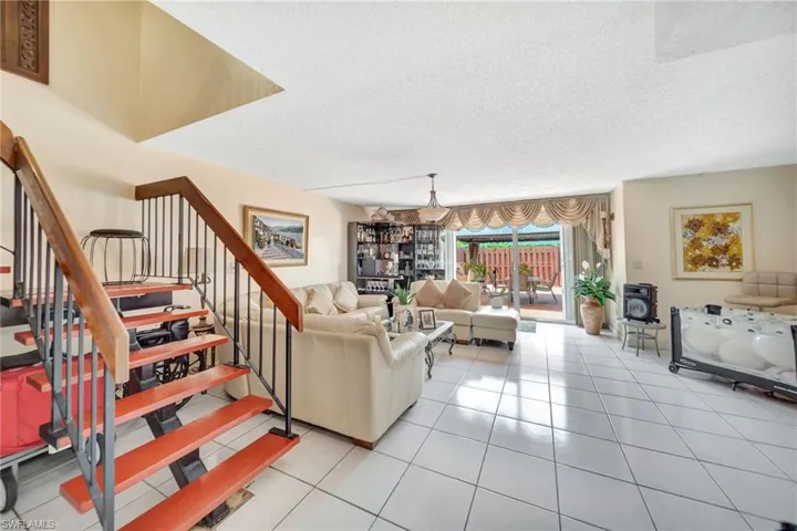 14154  Kendale Lakes  CIR, Miami, FL 33183