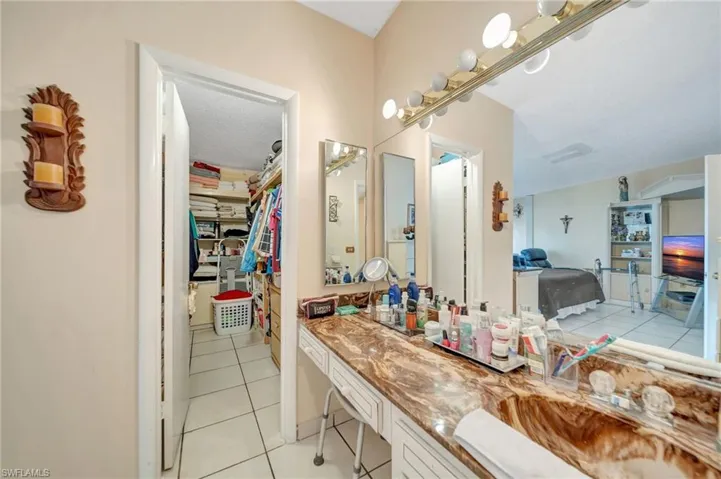 14154  Kendale Lakes  CIR, Miami, FL 33183