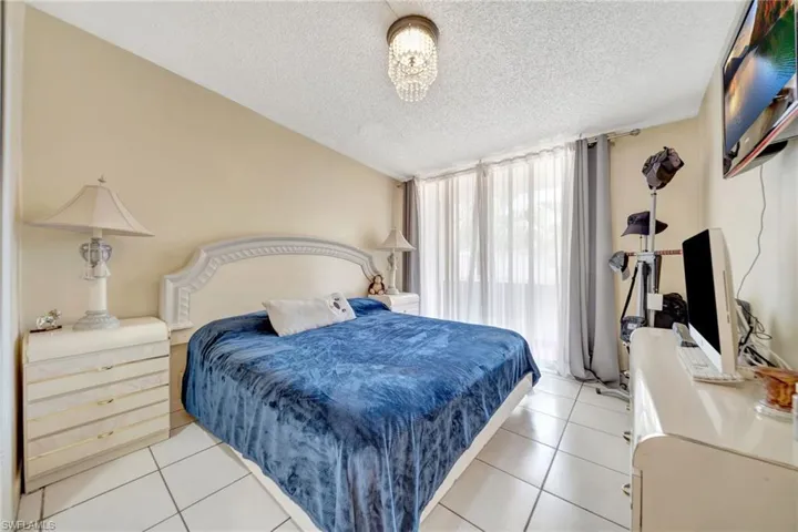 14154  Kendale Lakes  CIR, Miami, FL 33183