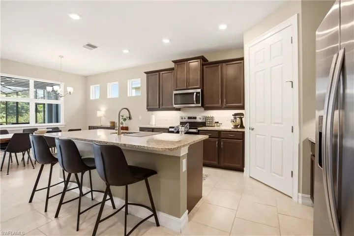 844 Heather Lake Ave, Cape Coral, Florida 33993