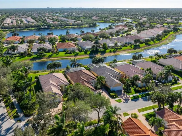 7654  Hernando  CT, Naples, FL 34114