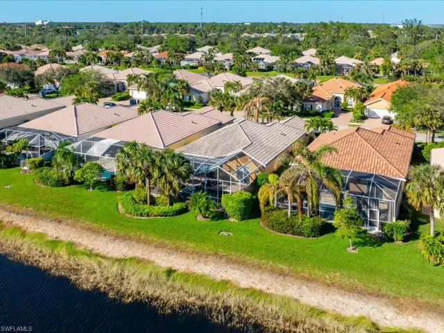 7654  Hernando  CT, Naples, FL 34114