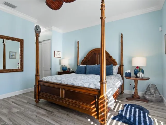 7654  Hernando  CT, Naples, FL 34114