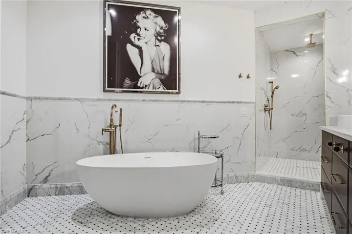 705 10th St S 202, Naples, Florida 34102